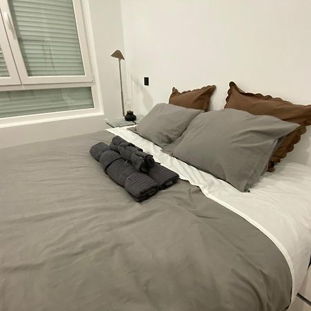 Confort Al Lado Del Rio Madrid Exterior photo